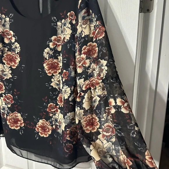 NWT Valerie Stevens Plus Floral Blouse - Picture 7 of 16